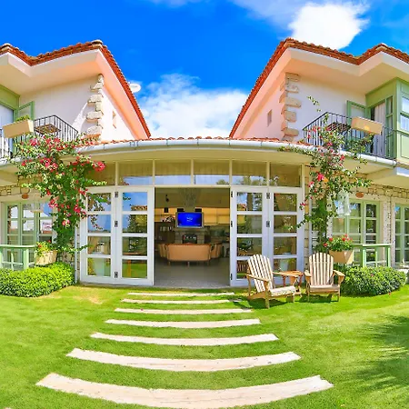 Palas Alacati - Adult Only Hotel 2*