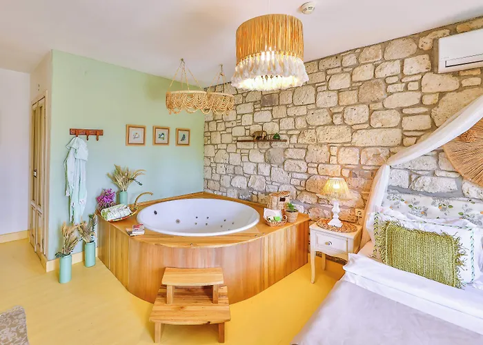 - Adult Only Alaçatı