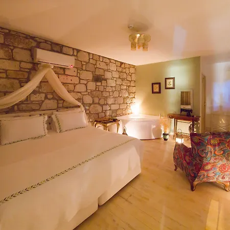 Отель - Adult Only 2*