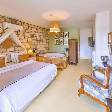 - Adult Only 2* Alaçatı