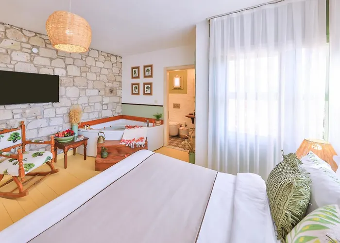 - Adult Only Отель